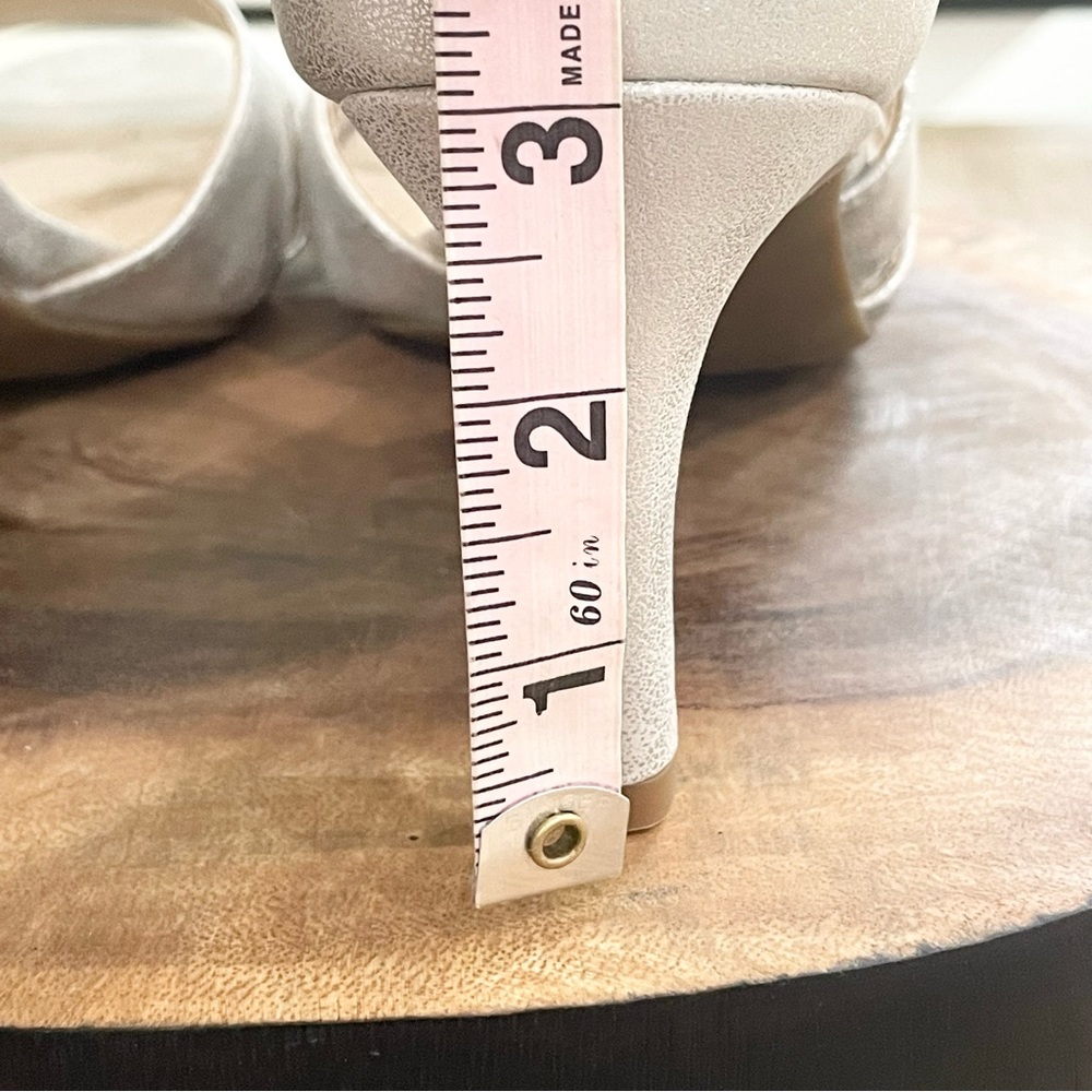 6 6.5 8.5 9.5 Life Stride comfortable open toe vegan silver heels - Picture 8 of 9